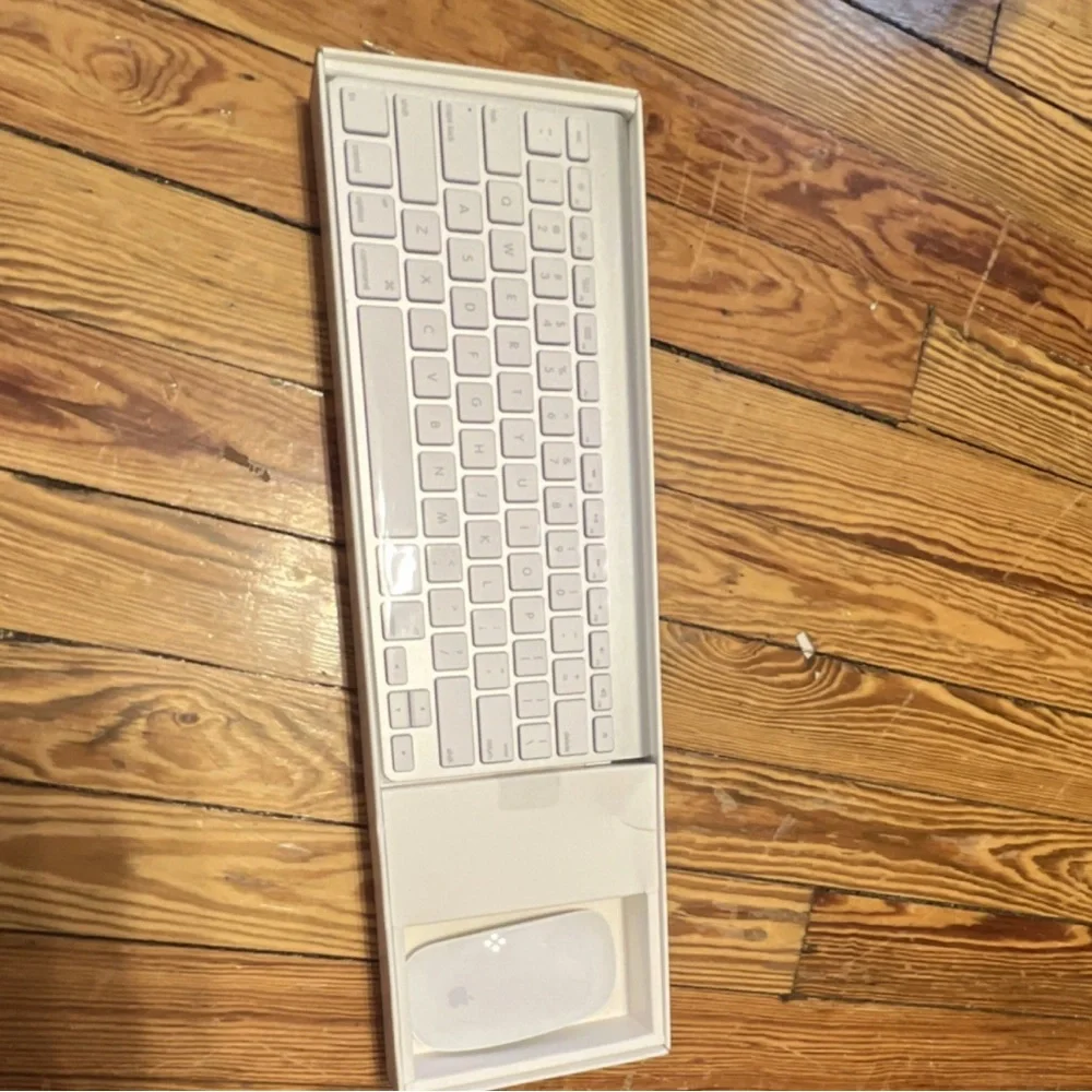 Apple White Keyboard with Matching White Mouse